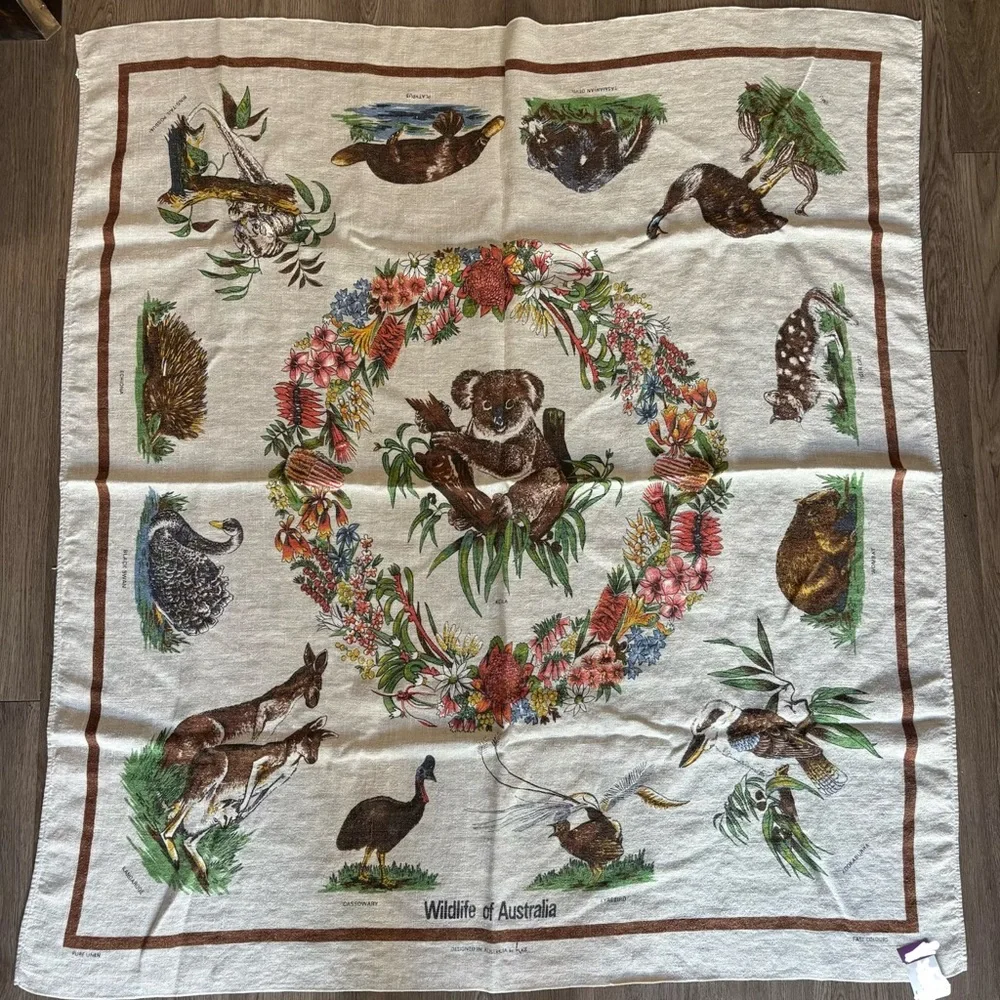 VTG Wildlife of Australia Animal Floral Print Linen Tapestry